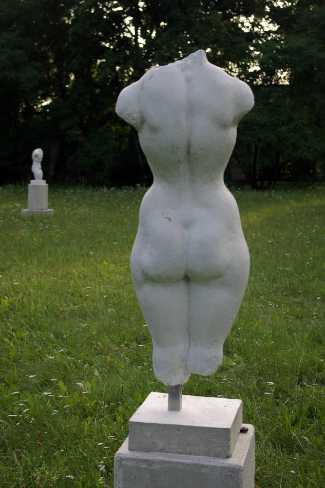 KuhleW_wk10_grosser-weiblicher-torso-hinten